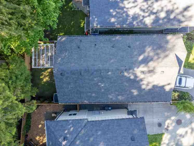Roof after professional cleaning, moss-free and restored